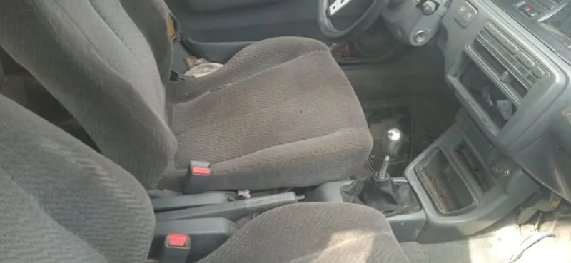 Срочно продам в донецке!!! honda цивик 5 поколения 1992 г. машина на ходу, сел и поехал. стекло подъёмник и люк на крыше электрический всё работает, дно целое полу ацынкованное, было газовое оборудование его убрали остался в багажнике балон таблетка и проводка под капотом, я хозяин, но есть ограничения в продаже. есть небольшие проблемы (сделать развал схождения, после замены стоек и ходовой), свет слабоват я бы ксеноны поставил. цена 190 000 рублей, торг у капота. тел: +79493114657. 📞 звоните: +7(949)3114657 - фотография - 6