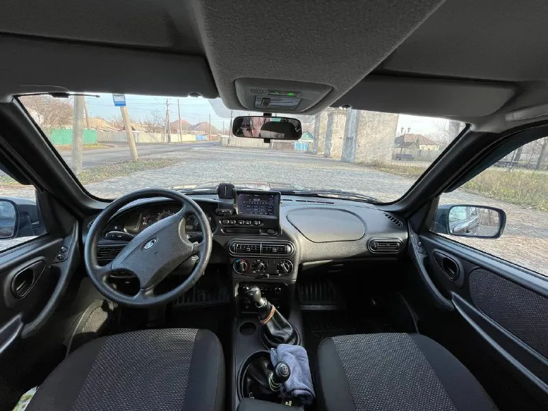 Продам ваз niva travel 2023года выпуска. в отличном состоянии. машину покупали новую, 1 хозяин. пробег 45 тыс км. машина в родной краске. два комплекта колес с дисками лето r15 зима r16.комплектация: кондиционер, подогрев передних сидений, 2 эл. стеклоподъемника. стоит хороший свет, полный антикор. по документам без проблем, переоформление в мрэо. цена 1.100.000 тыс рублей + торг у капота. осмотр г. антрацит +7 (959) 101-94-99 📞 звоните: +7(959)1019499 - фотография - 6