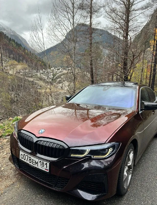 Продаю bmw g20 330i xdrive 2019 год 💲 3.300.000₽💲 в машину вложено много сил и средств, все было сделано с любовью. продаю с грустью на душе. машина американка, долго расписывать не буду, кому нужно позвонит. ✅ 2-а комплекта резины ✅ 2-а компплекта титанов ✅ месяц назад поклеена пленка цвет аврора ✅ в лучших традициях 1-й стейдж 330 лошадей ✅ управляемый дорогой выхлоп оригинальный пробег 146.000 больше информации по номеру (+79591478068) луганск 📞 звоните: +7(959)1478068 - фотография - 2