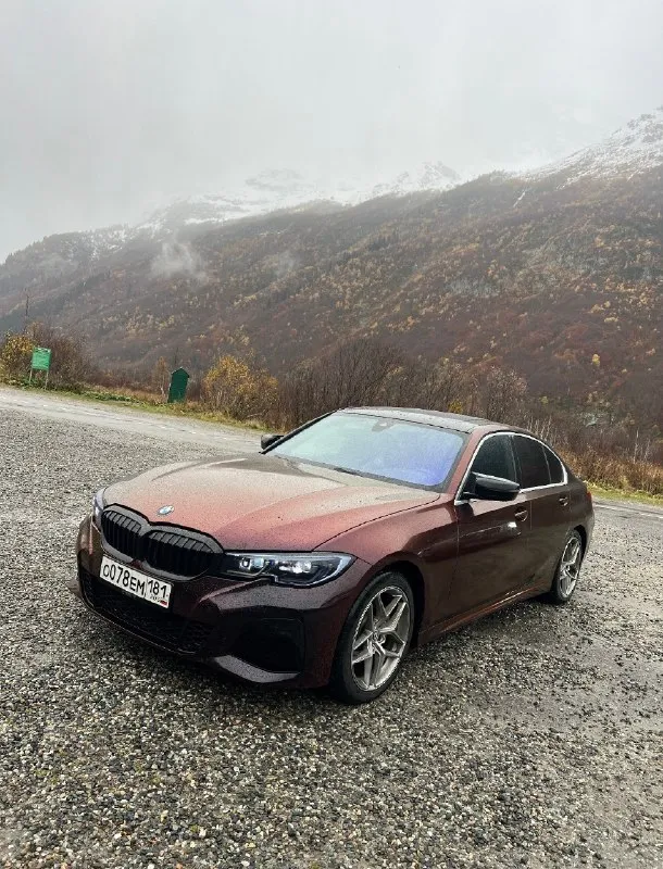 Продаю bmw g20 330i xdrive 2019 год 💲 3.300.000₽💲 в машину вложено много сил и средств, все было сделано с любовью. продаю с грустью на душе. машина американка, долго расписывать не буду, кому нужно позвонит. ✅ 2-а комплекта резины ✅ 2-а компплекта титанов ✅ месяц назад поклеена пленка цвет аврора ✅ в лучших традициях 1-й стейдж 330 лошадей ✅ управляемый дорогой выхлоп оригинальный пробег 146.000 больше информации по номеру (+79591478068) луганск 📞 звоните: +7(959)1478068 - фотография - 4
