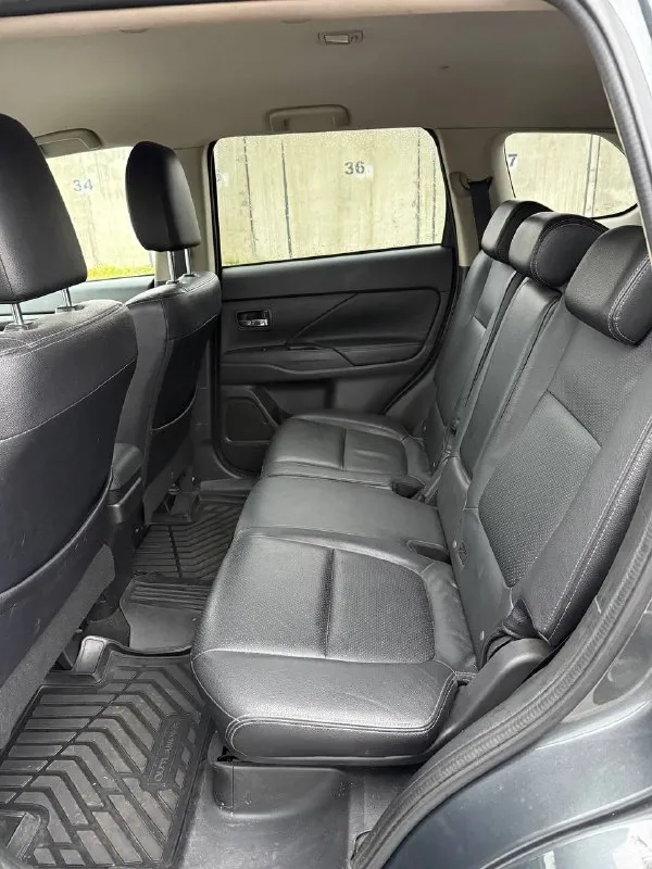 Всем привет! в продаже mitsubishi outlander, 2.0 л, 146 л. с., 2016 года. пробег 198 081 км. машина была в одних руках всё время. покупалась компанией для перевозки директора, ездил на ней взрослый мужчина очень аккуратно, по салону видно. в авариях не участвовала. единственное, дилеры меняли переднюю дверь водителя: в неё ударилось колесо, которое слетело с авто. официалы поменяли дверь полностью. по технике в отличном состоянии, обслуживалась как надо. есть незначительные коцки по кузову, а так в отличном состоянии, делать ничего не надо, сел и поехал. покупала девушка себе, но ей большая. .. обмен возможен, цена на обмен выше. а за деньги 1.4 млн. тг. и ватцап.89595932537 авто в лнр 📞 звоните: +7(959)5932537 - фотография - 6