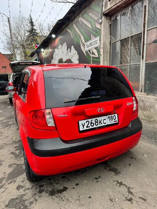Продам hyundai getz 1.4 механика пробег 140тысяч родной 2006г рестайлинг в шикарном техническом состоянии! авто не требует никаких вложений, мотор и коробка работают как надо. кузов для своих лет хорошем состоянии, пороги и днище без коррозии. уже на зимней резине заменил: масло и фильтра в двс, кпп. ремни грм, гур, кондиционера, генератора, помпа. новый антифриз(промывали систему) вся подвеска обслужена. авто после замены не проехало еще 1000 км по комплектации подогревы сидений, регулировка зеркал, стеклоподъемники, кондиционер, андроид планшет (новый), противотуманки. состояние салона как новое! цена 590 т. р. торг у капота осмотр макеевка +79493359273 📞 звоните: +7(949)3359273 - фотография - 4