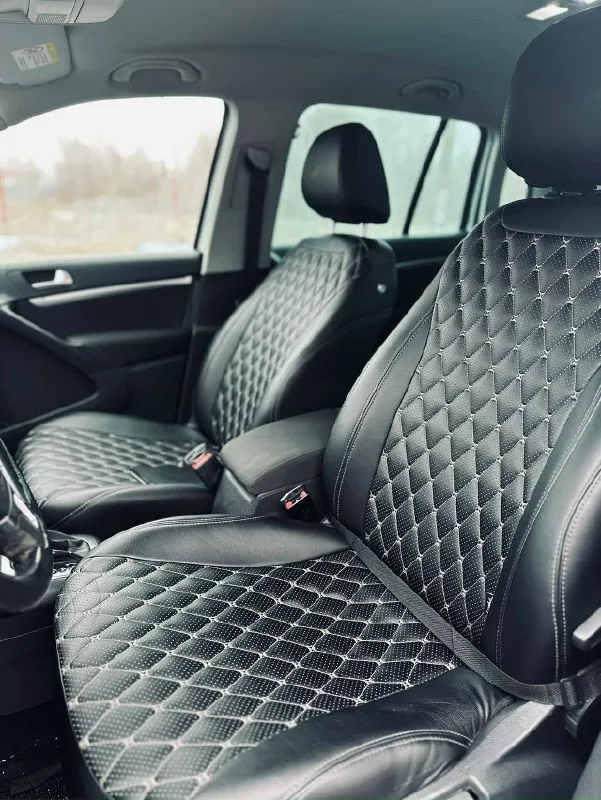 В продаже автомобиль volkswagen 2.0 t. tiguan 2013 г. в с пробегом 190000км. машина в хорошем состоянии делать ничего не надо ( от слова совсем) масло каждые 6000км с одним хозяином в родном окрасе(даже бампера) на новой зимней резине комплектация : -бесключевой доступ -start/stop -двух зонный климат контроль -обогрев сидений. полный привод акпп aisin цена 1.550млн рублей торг вопросы по телефону +79493526160 📞 звоните: +7(949)3526160 - фотография - 6