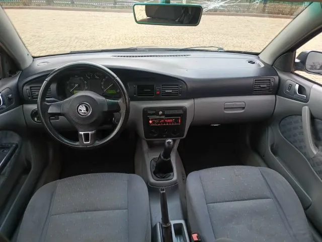 Продам 2002г skoda. tour 1.6 мотор бензин работает идеально масло не расходует не дымит не троит авто в отличном состоянии хорошо сохранилась кпп без хрустов и вылетов плавная кулиса заходит как нада по авто гнили нету ходовая часть вся пересыпана ездить очень мягенка и комфортна днище лазит не нада вся живая машина каждый день ездить проблем нету документы в порядке можем ехать в мрэо и спокойно оформлять стоит резина зима на хороших литых дисках стоит хорошая оптика фары стоят линзовые электрика исправна печка работает очень хорошо машина на каждый день для роботы или так по ездить самое то под капот можно не лазить авто завëл и поехал салон приятный музыка штатная цена всего-лишь 350.000 но есть и торг всегда буду рад договорится с приятными и адекватными людьми посмотреть авто можно г. донецк +79493866286 📞 звоните: +7(949)3866286 - фотография - 6