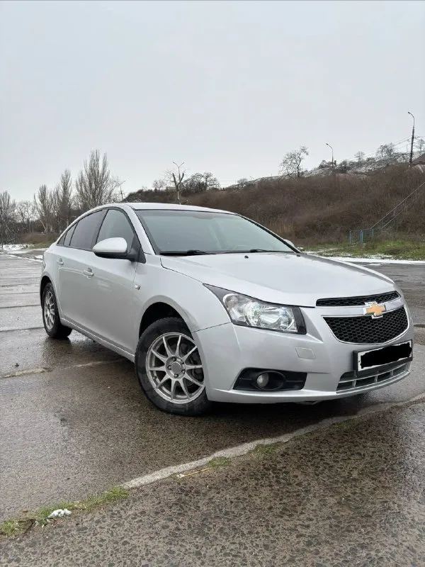 Продам chevrolet cruze цена : 680 000₽ торг год выпуска :2012 двигатель :1.8 пробег : 230 000 км коробка передач: автомат топливо : бензин машина - комфорт полностью на ходу, коробка работает, не пинается, мотор масло не берет, есть мелкие нюансы по кузову. документы в порядке. машинку можно посмотреть мариуполе. так же есть обмен на другое авто с доплатой в обе стороны, остальные вопросы по телефону: +79491024208 📞 звоните: +7(949)1024208 - фотография - 2