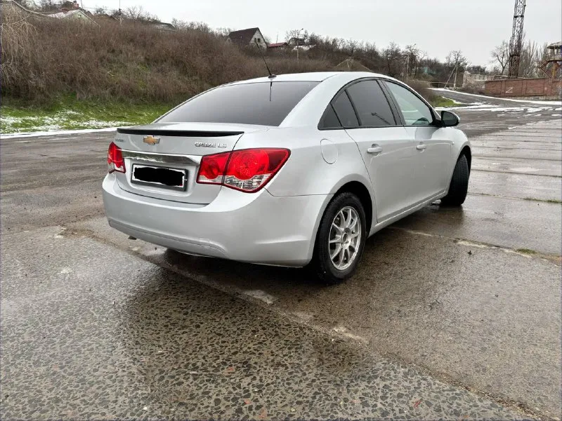 Продам chevrolet cruze цена : 680 000₽ торг год выпуска :2012 двигатель :1.8 пробег : 230 000 км коробка передач: автомат топливо : бензин машина - комфорт полностью на ходу, коробка работает, не пинается, мотор масло не берет, есть мелкие нюансы по кузову. документы в порядке. машинку можно посмотреть мариуполе. так же есть обмен на другое авто с доплатой в обе стороны, остальные вопросы по телефону: +79491024208 📞 звоните: +7(949)1024208 - фотография - 7