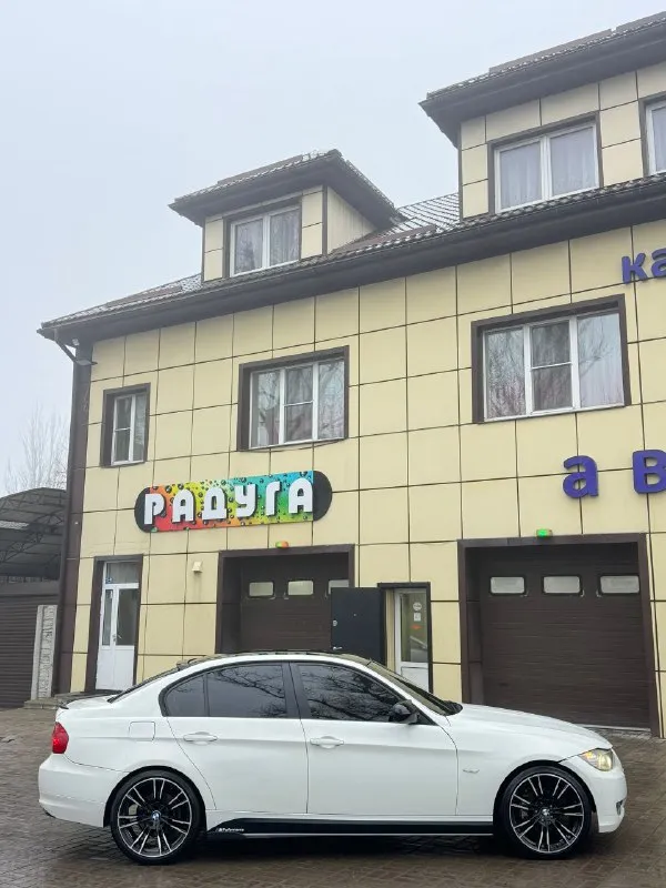 Bmw 3 серии (е90) бмв e90 💰985.000💰 2.0 бензин 2010г мотор в отличном состоянии, не дымит, не троит, едет бодро, приятный выхлоп) коробка классический автомат, без пинков, без рывков) ходовая отличная, не гремит, не стучит! едет ровно диски м оригинал, на отличной резине. по электрике все работает исправно! подсветка контурная приятная, подогревы сидений, зеркал приятно очень выглядит, едет) не где не течет, все сухо чисто без вложений, сел и поехал) обслуженная машинка документы чистые, без проблем, продажа от хозяина) на местном учете переоформление можно сразу в мрэо осмотр г. макеевка связь +79496073269 или +79496440125 цена 985.000 руб торг - фотография - 4