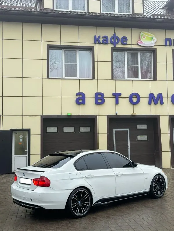 Bmw 3 серии (е90) бмв e90 💰985.000💰 2.0 бензин 2010г мотор в отличном состоянии, не дымит, не троит, едет бодро, приятный выхлоп) коробка классический автомат, без пинков, без рывков) ходовая отличная, не гремит, не стучит! едет ровно диски м оригинал, на отличной резине. по электрике все работает исправно! подсветка контурная приятная, подогревы сидений, зеркал приятно очень выглядит, едет) не где не течет, все сухо чисто без вложений, сел и поехал) обслуженная машинка документы чистые, без проблем, продажа от хозяина) на местном учете переоформление можно сразу в мрэо осмотр г. макеевка связь +79496073269 или +79496440125 цена 985.000 руб торг - фотография - 5