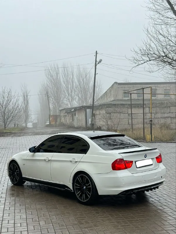 Bmw 3 серии (е90) бмв e90 💰985.000💰 2.0 бензин 2010г мотор в отличном состоянии, не дымит, не троит, едет бодро, приятный выхлоп) коробка классический автомат, без пинков, без рывков) ходовая отличная, не гремит, не стучит! едет ровно диски м оригинал, на отличной резине. по электрике все работает исправно! подсветка контурная приятная, подогревы сидений, зеркал приятно очень выглядит, едет) не где не течет, все сухо чисто без вложений, сел и поехал) обслуженная машинка документы чистые, без проблем, продажа от хозяина) на местном учете переоформление можно сразу в мрэо осмотр г. макеевка связь +79496073269 или +79496440125 цена 985.000 руб торг - фотография - 6