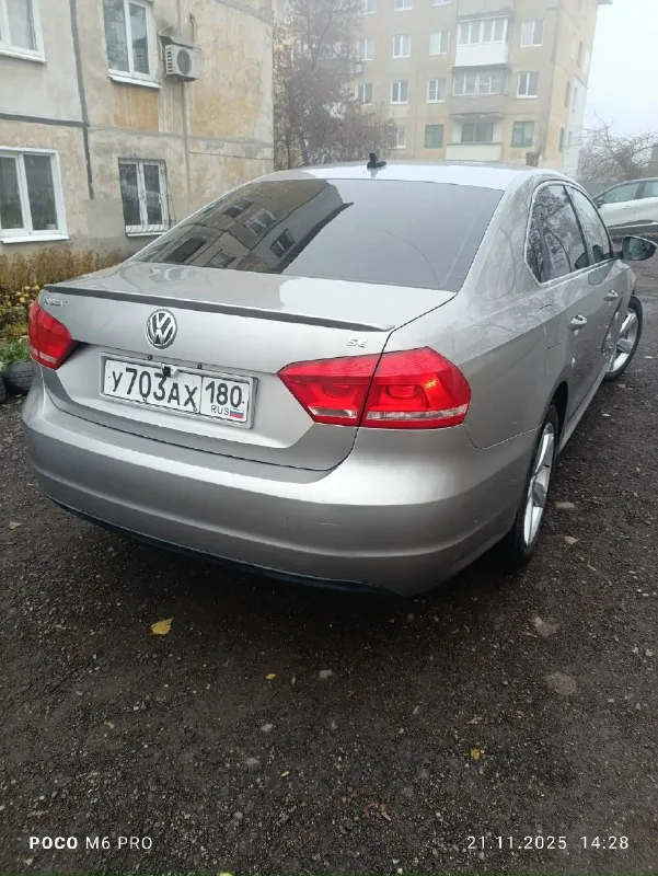 Собственник!!!продам volkswagen b7 american 2012 г. в двигатель 2.5 атмосфера. (самый надёжный в линейке)облужен полностью масло лью ravenol 5w30.не ест ни грамма. так же установлен газ. коробка aisin 6 скорости работает идеально. частичная замену делал 5000 км назад. ходовая вся взбитая. ничего не гремит. не тарахтит. салон в очень хорошем состоянии для своих лет. не порван. не грязный. не прокурен. кузов в хорошем состоянии но есть маленькие сколы в силу возраста. хорошая комплектация. двух зонный климат контроль. (обслужен). люк работает во всех положениях. подогрев передних сидений. мультируль. датчик света. так же 2 комплекта ковриков. на ближний свет установлены дорогие линзы и лампы. так что со светом проблема устранена. авто полностью обслужено!!!доедет куда угодно!!! я хозяин авто. и продаю тоже я. причина продажи. покупка другого авто классом выше. +79493750693 осмотр донецк центр. цена 1.200 тыс 📞 звоните: +7(949)3750693 - фотография - 5