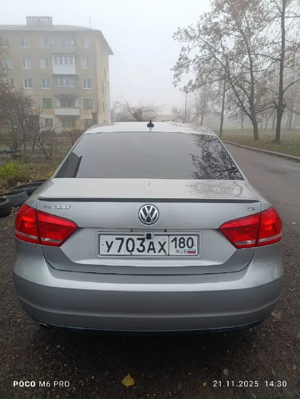 Собственник!!!продам volkswagen b7 american 2012 г. в двигатель 2.5 атмосфера. (самый надёжный в линейке)облужен полностью масло лью ravenol 5w30.не ест ни грамма. так же установлен газ. коробка aisin 6 скорости работает идеально. частичная замену делал 5000 км назад. ходовая вся взбитая. ничего не гремит. не тарахтит. салон в очень хорошем состоянии для своих лет. не порван. не грязный. не прокурен. кузов в хорошем состоянии но есть маленькие сколы в силу возраста. хорошая комплектация. двух зонный климат контроль. (обслужен). люк работает во всех положениях. подогрев передних сидений. мультируль. датчик света. так же 2 комплекта ковриков. на ближний свет установлены дорогие линзы и лампы. так что со светом проблема устранена. авто полностью обслужено!!!доедет куда угодно!!! я хозяин авто. и продаю тоже я. причина продажи. покупка другого авто классом выше. +79493750693 осмотр донецк центр. цена 1.200 тыс 📞 звоните: +7(949)3750693 - фотография - 6
