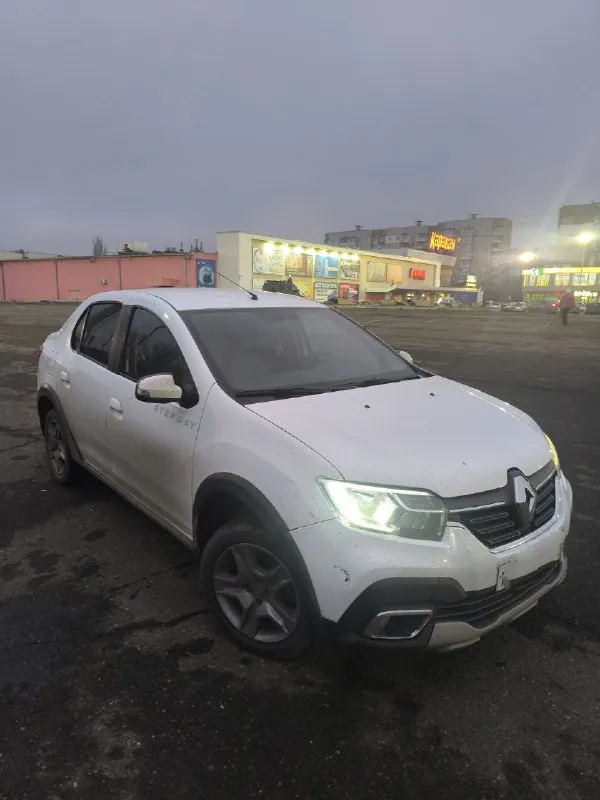 Продам рено логан степвей 2019 г. в. , машина в хорошем состоянии, акпп ( 4-х ступенчатый автомат, масло поменяно на 210тыс. км. ), двигатель после ремонта (август 2025), кондиционер, передние электростеклоподъемники, гур, подогрев передних сидений, птф, abs, система стабилизации, мультируль, магнитола с bluetooth, установлены зимние шины, цена 780 тыс. ₽ торг, тел. +79497038359 - фотография - 2