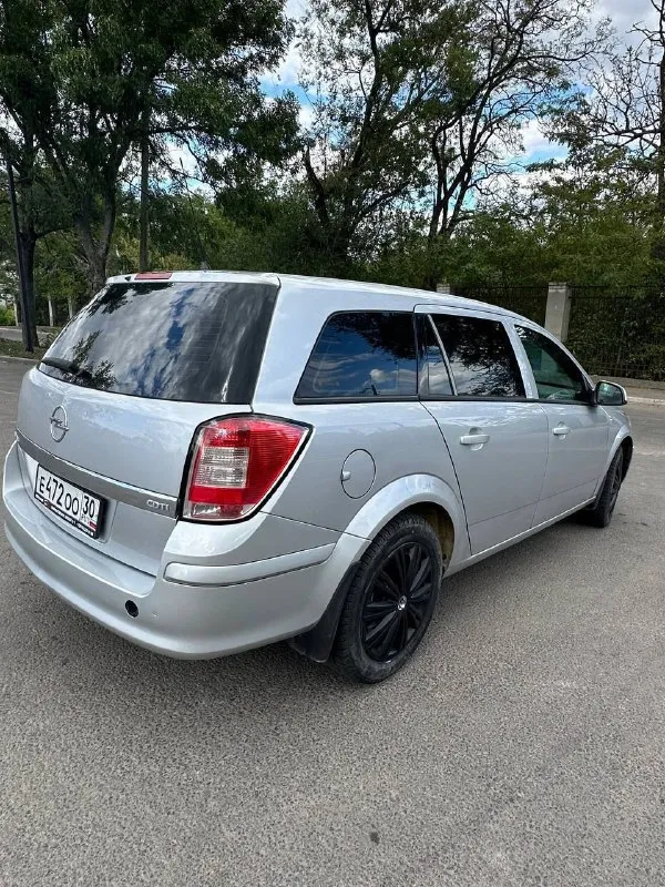 Opel astra 2012 года выпуска! двигатель 1.6 дизель, едет ровно, не дымит. коробка механика, переключает передачи ровно, без посторонних звуков так сказать. пробега 194 тыс. км. в авто присутствует кондиционер (отлично холодит), мультируль, эл. стеклоподъёмники. цена: 850.000 ( торг у капота) +79498947699 - фотография - 5