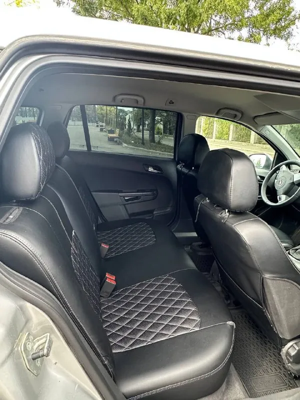 Opel astra 2012 года выпуска! двигатель 1.6 дизель, едет ровно, не дымит. коробка механика, переключает передачи ровно, без посторонних звуков так сказать. пробега 194 тыс. км. в авто присутствует кондиционер (отлично холодит), мультируль, эл. стеклоподъёмники. цена: 850.000 ( торг у капота) +79498947699 - фотография - 9