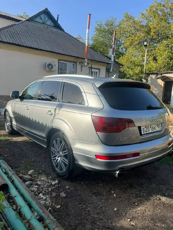 Audi q7 2007 года. 4.2 бензин. акпп автомат. продаётся в связи с жизненными обстоятельствами. стоит 4 месяца до этого была на полном боевом ходу и обслуживалась вовремя. салон кожа в идеальном состоянии. пробег 219 тыс. комплект летней резины. на просмотр не езжу. осмотр г. макеевка, горняцкий район. цена: 1.100.000 торг. +79495850996 📞 звоните: +7(949)5850996 - фотография - 5