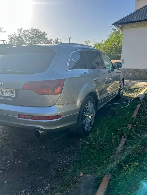 Audi q7 2007 года. 4.2 бензин. акпп автомат. продаётся в связи с жизненными обстоятельствами. стоит 4 месяца до этого была на полном боевом ходу и обслуживалась вовремя. салон кожа в идеальном состоянии. пробег 219 тыс. комплект летней резины. на просмотр не езжу. осмотр г. макеевка, горняцкий район. цена: 1.100.000 торг. +79495850996 📞 звоните: +7(949)5850996 - фотография - 7