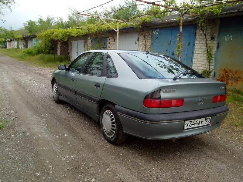 Продаëтся renault сафран 98год 2.0 л. 136лс. атм. двс очень бодрый масложора нет коробка автомат японский айсин очень надëжный во всех режимах работает отлично это французский премиум 90 х. большой просторный салон, климат, дисковые тормоза, с зади много рычажка, очень плавный ход по трассе просто плывëт крепкий кузов 1700 вес на ютуб есть обзоры цена 240 т. р. горловка +79494792851 📞 звоните: +7(949)4792851 - фотография - 2