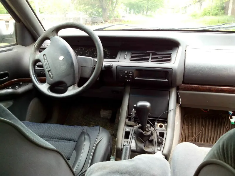 Продаëтся renault сафран 98год 2.0 л. 136лс. атм. двс очень бодрый масложора нет коробка автомат японский айсин очень надëжный во всех режимах работает отлично это французский премиум 90 х. большой просторный салон, климат, дисковые тормоза, с зади много рычажка, очень плавный ход по трассе просто плывëт крепкий кузов 1700 вес на ютуб есть обзоры цена 240 т. р. горловка +79494792851 📞 звоните: +7(949)4792851 - фотография - 7