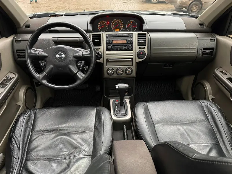 Nissan x-trail цена - 845.000₽ кпп - автоматическая двигатель - 2.5 бензин пробег - 205.000км год выпуска - 2005 тел. - +7 (949) 088-62-63 либо: - +7 (949) 679-98-14 автомобиль в отличном состоянии, в максимальной комплектации и всего с 1 хозяином из автосалона. родной пробег. обычный атмосферный двигатель 2.5 бензин с надежной коробкой передач asin ( не путать с вариатором ) подключаемый полный привод. кожаный салон, панорамная крыша, эл. привод передний сидений, эл. скалдываемые зеркала, микроклимат-контроль, подогревы сидений, мультируль, круиз-контроль и многое другое. кто ищет надежный, японский паркетник с зелёной историй - добро пожаловать. связь не всегда хорошая, на этих же номерах есть telegram. 📲 tg: @vladimir_23_23_23 📞 звоните: +7(949)0886263 - фотография - 6