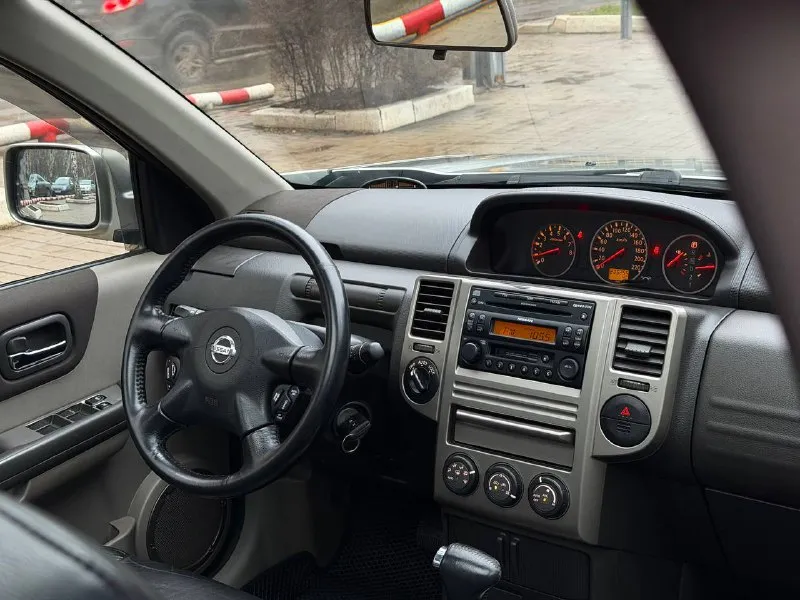 Nissan x-trail цена - 845.000₽ кпп - автоматическая двигатель - 2.5 бензин пробег - 205.000км год выпуска - 2005 тел. - +7 (949) 088-62-63 либо: - +7 (949) 679-98-14 автомобиль в отличном состоянии, в максимальной комплектации и всего с 1 хозяином из автосалона. родной пробег. обычный атмосферный двигатель 2.5 бензин с надежной коробкой передач asin ( не путать с вариатором ) подключаемый полный привод. кожаный салон, панорамная крыша, эл. привод передний сидений, эл. скалдываемые зеркала, микроклимат-контроль, подогревы сидений, мультируль, круиз-контроль и многое другое. кто ищет надежный, японский паркетник с зелёной историй - добро пожаловать. связь не всегда хорошая, на этих же номерах есть telegram. 📲 tg: @vladimir_23_23_23 📞 звоните: +7(949)0886263 - фотография - 9