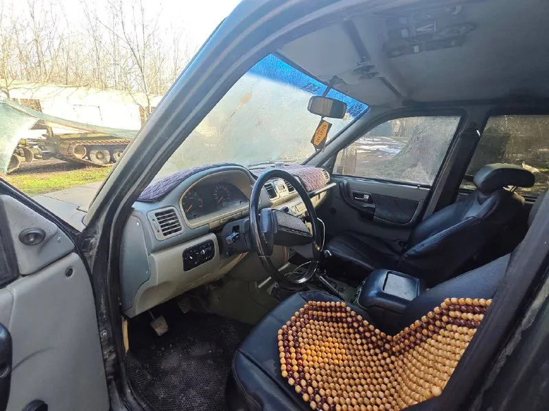 Продаю уаз патриот 2006 г выпуска ходовая целая, рабочая трансмиссия в рабочем состоянии тоже все работают двигатель после капиталки прошел 40 тыс, км кузов в рапторе, есть жизненные недостатки документы в порядке, стоит на учете, птс оригинал. цена 400.000₽ торг обоснованный - фотография - 5