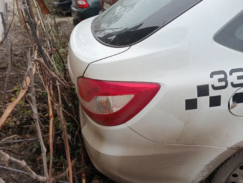 Granta fl 2024г. в. 80тыс. км, лифтбэк. после дтп. 425000руб. не тотал, не "банан". пострадал фронт, в остальном цел, все стекла на месте. кондиционер, эур, гбо, подогрев пер. сидений, заводское аудио. регистрация рф 180регион, на физ. лице. без юр. нюансов, не виновник дтп! на месте можно осмотреть на подъемнике с торгом. +79495195507. - фотография - 4