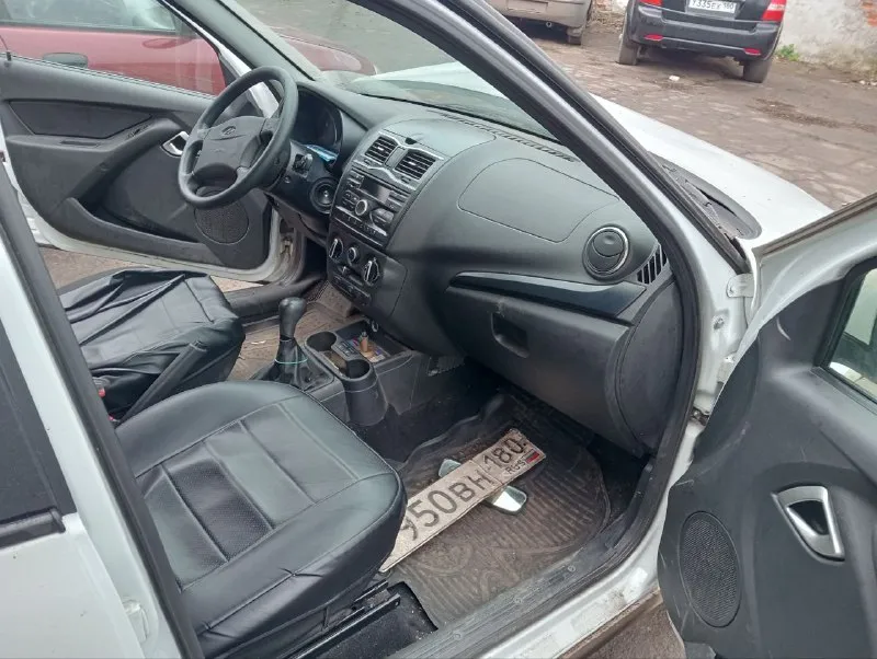 Granta fl 2024г. в. 80тыс. км, лифтбэк. после дтп. 425000руб. не тотал, не "банан". пострадал фронт, в остальном цел, все стекла на месте. кондиционер, эур, гбо, подогрев пер. сидений, заводское аудио. регистрация рф 180регион, на физ. лице. без юр. нюансов, не виновник дтп! на месте можно осмотреть на подъемнике с торгом. +79495195507. - фотография - 7