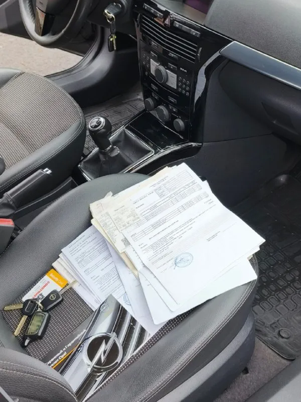 Opel astra год 2011 мотор 1.8 атмосферный коробка механика пробег 194.000 родной любые проверки. кузов весь в родном окрасе без ржавчины ! комплектация cosmo комбинированный кожаный салон датчик света и дождя, парктроники, круиз, климат, мультируль и. т.д. резина зима-лето в хорошем состоянии ! авто без вложений от слова совсем ! цена 700.000 +79490454766 +79498069344 telegram +79915588803 - фотография - 9