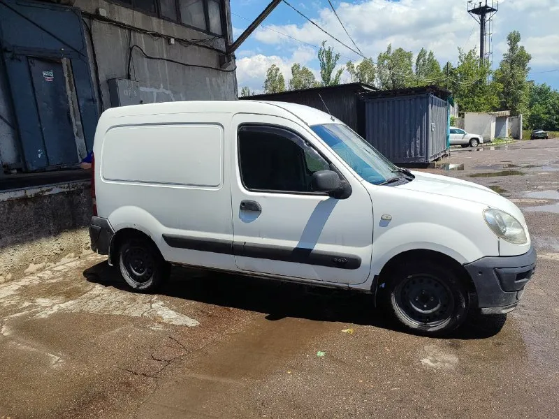 Срочно!!! продам renault kangoo, 2008 года. дизель 1,9, механика, грузовой фургон. машина в хорошем техническом состоянии, работает каждый день. на данный момент делать ничего не нужно. обслуживалась своевременно на сто. документы в порядке. пробег: 220 тыс. цена: 420 тыс (торг) все вопросы по телефону: +79493219112 или +79494811951 - фотография - 2