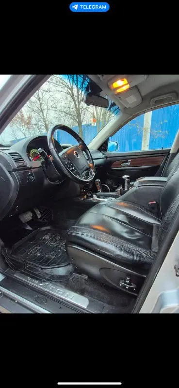 Рекстон 2008 рестайлинг🚀 3.2 бензин автомат полный привод‼️ 2 владельца✅ 2 ключа🔑🔑 оригинал птс пробег всего 170.000⚡️ автотека зелень 🌿 всего 1 мелкое дтп😂 кузову без ремонтов! техничка прекрасно! мотор работает как часы! коробка листает! салон живой😍 на хороший зимней резине🛞 жирная комплектация : кожаный мульти-руль, автосвет, полный электропакет, отделка под дерево, кожаный салон на электро-регулировках, память сидений, круиз, датчик дождя, музыка, климат, подогревы жоп и т. д цена 750 без торга и обмена @avto_lord +79498571238 - фотография - 4