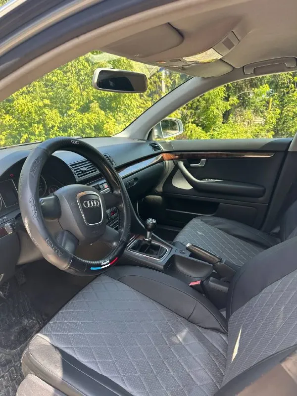 Audi a4 2006 двигатель 1.9 дизель, едет бодро, не дымит, не стучит. коробка механика, отлично переключает передачи. пробег у машины 157 тысяч километров. по комплектации климат контроль, полный электропакет, центральный замок. цена 850.000 рублей + торг у капота +79498947699 - фотография - 7