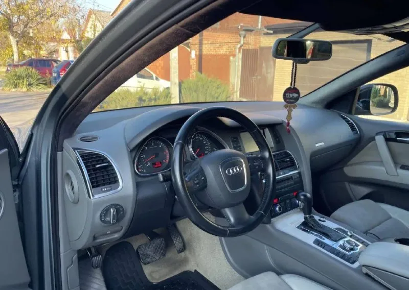 Продам audi q7 3.0tdi 2006г. в двигатель bug чувствует себя отлично. + еще один мотор в довесок ( пр... - фотография