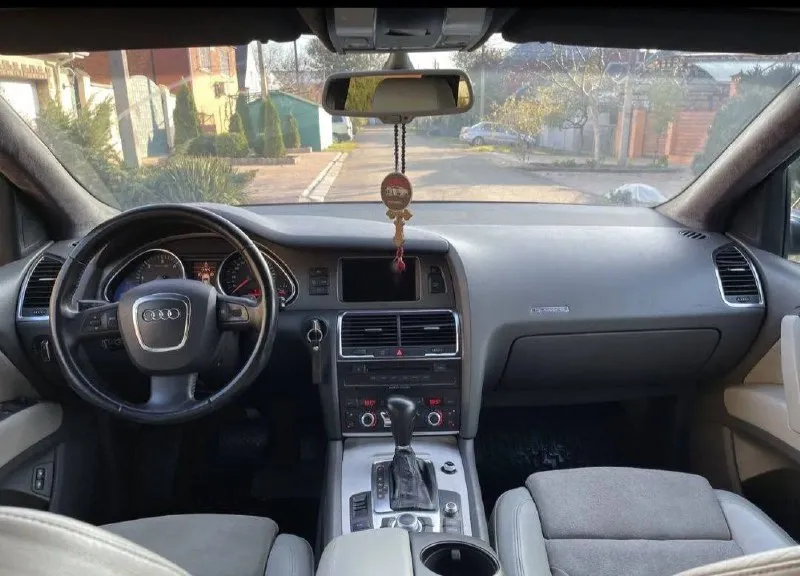 Продам audi q7 3.0tdi 2006г. в двигатель bug чувствует себя отлично. + еще один мотор в довесок ( пробило прокладку гбц ) +тнвд и много мелочей. кпп неубиваемый aisin так- чувствует себя отлично. по ходовой требует замены нижних передних рычагов, один есть в комплекте (новый), один жду доставку. машиной владею год, много что сделано : форсунки полный ремонт, турбина, кардан, моторчик дворников, моторчик печки, резистор печки, передние амортизаторы, рычаги задней подвески, замена двигателя. с машиной отдаю 21 колеса otto fuchs оригинал ( резина пара под замену), сейчас на 18 зиме. оптика билед - асфальт сушит. машина на обычной подвеске не пневма с завода. без панорамы. цена 1300 000₽ минимальный торг. готов рассмотреть обмен с вашей доплатой ( возможно на что-то с дефектом двигателя или кпп). причина продажи нужны деньги. +79494663191 - фотография - 2