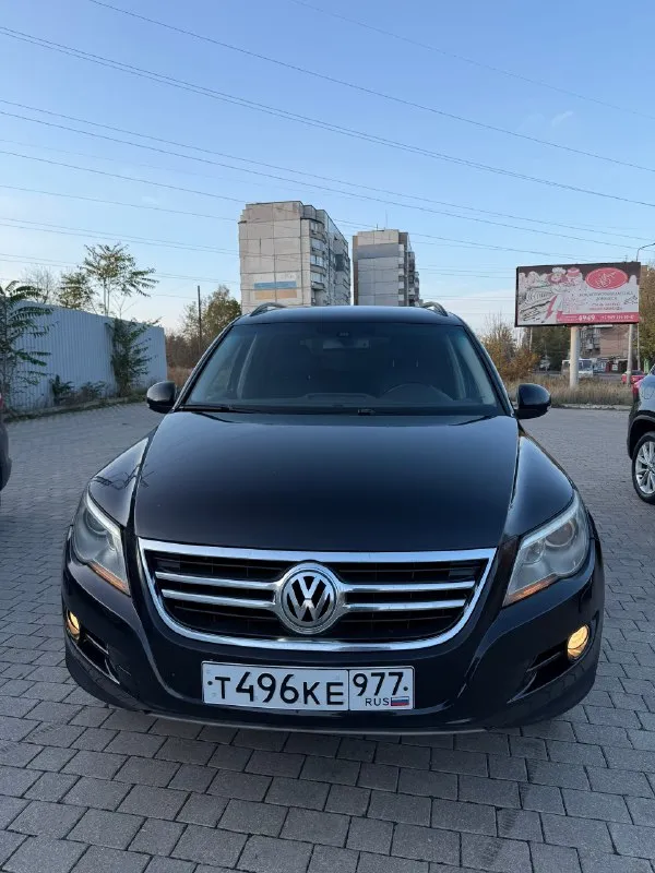 Volkswagen tiguan 2.0бенз tsi 2010г автомат 🔥🔥🔥цена 995 тыс 🔥🔥🔥 птс - оригинал. 3 хозяина. полный привод ✅родной пробег 211 тыс км. ✅я собственник ( с переоформлением в мрэо) ✅кузов без дтп оцинкованный (zzz) состояние отличное, двигатель 2.0 бензин 170л. с работает как часы, не троит не дымит масло не жрёт! коробка автомат японский айсин без нареканий, ходовая часть - без каких либо стуков грюков. кузов без дтп оцинкованный без гнили климат контроль холодит отлично заправлен работает. машинка отличная, никогда не подводила. вообщем сёл и поехал, кто ищет хороший не разорванный полноприводный паркетник звоните. в наше время хороший автомобиль найти сложно!!! 2 ключа, документы чистые - вин на фото осмотр макеевка район пушка +79853160257 📞 звоните: +7(985)3160257 - фотография - 5