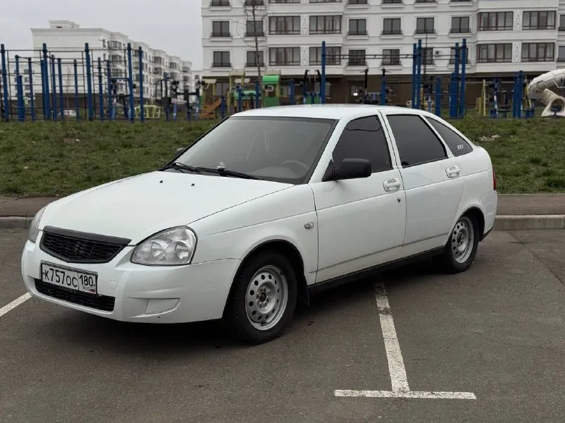 Продам priora 2010г пробег: 195 000км от собственника! автомобиль с хорошей музыкой🔊 делал я! все коробки могу при желании отдать со всеми бумажками на магнитолу, динамики и т. д вместе с чеками! две пары двадцатых сельвестров + усь 4 канала + саб. примерно 90 000₽ за звук! играет очень мягко и приятно! полностью шумлена (крыша, двери, пол, весь багажник, крышка багажника и торпеда) ничего не гремит в салоне! новая led оптика💡присутствует центральный замок с кнопки🔐 все переключатели и кнопки работают исправно! салон без неприятных запахов! сделан полный пересвет салона в белый, подсветка в ногах также присутствует. продаю с новой летней резиной на дисках, есть зима липучка на штампах отъездил один сезон! (по договоренности зиму тоже могу отдать) дно варилось! пороги под накладками целые! внешний вид у автомобиля хороший! без колхоза, аккуратно и со вкусом! лкп частично обновлял — делал для себя. ходовая часть мягкая! г. донецк цена: 330₽ торг +79490020028 - фотография - 2