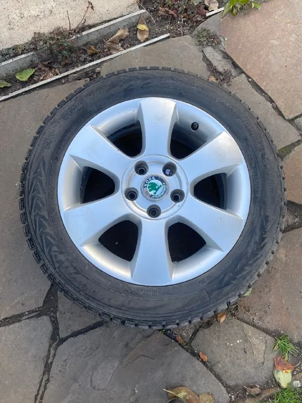 Skoda oktavia а5 2012 г. в. двигатель 1.8 tsi cdab кпп 6-ст. механика пробег 229 000 км. машина в хорошем состоянии, обслуживается во время, масло в двигателе ravenol 5-30 замена каждые 5 тыс. турбина дует отлично. замена помпы на 220 т. км. помпа (ina), ремень (dayco), концентрат (hepu) замена цепи на 190 т. км. нареканий по двигателю нет, мурчит как положено. заменены колодки перед - зад. заменен радиатор кондиционера. хорошая комплектаци: круиз-контроль, климат-контроль 2х зонный, датчик дождя, датчик света, авто затемнение зеркала заднего вида, подогрев передних седений, подогрев зеркал, система курсовой устойчивости, турбо таймер, камера заднего вида. машина на 17 дисках ronal от audi, резина sailun atrezzo zsr 235/45 на дороге чувствует себя уверенно, также имеется зимняя резина ikon nordman 7 на 16 заводских литых дисках. установленна сигнализация starline s96 с автозапуском и управлением через приложение. установленна магнитола teyes cc3. руль перетянут, чехлы (avtopilot). в ма 📞 звоните: +7(949)3844979 - фотография - 10