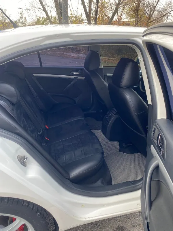 Skoda oktavia а5 2012 г. в. двигатель 1.8 tsi cdab кпп 6-ст. механика пробег 229 000 км. машина в хорошем состоянии, обслуживается во время, масло в двигателе ravenol 5-30 замена каждые 5 тыс. турбина дует отлично. замена помпы на 220 т. км. помпа (ina), ремень (dayco), концентрат (hepu) замена цепи на 190 т. км. нареканий по двигателю нет, мурчит как положено. заменены колодки перед - зад. заменен радиатор кондиционера. хорошая комплектаци: круиз-контроль, климат-контроль 2х зонный, датчик дождя, датчик света, авто затемнение зеркала заднего вида, подогрев передних седений, подогрев зеркал, система курсовой устойчивости, турбо таймер, камера заднего вида. машина на 17 дисках ronal от audi, резина sailun atrezzo zsr 235/45 на дороге чувствует себя уверенно, также имеется зимняя резина ikon nordman 7 на 16 заводских литых дисках. установленна сигнализация starline s96 с автозапуском и управлением через приложение. установленна магнитола teyes cc3. руль перетянут, чехлы (avtopilot). в ма 📞 звоните: +7(949)3844979 - фотография - 9