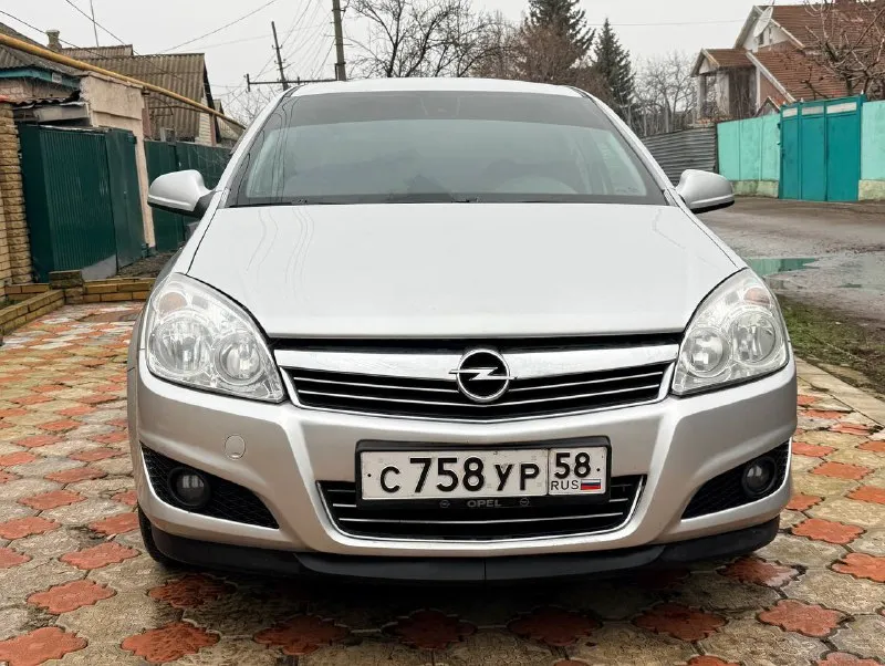 Продам opel astra 2012 года 1.6 115 л. с механика бензин газ евро 4 пробег 190 т у авто 2 собственника сервизные книги состояние абсолютно без вложений что по кузову что по технике достойный автомобиль в хорошей комплектации дачки света климат подогревы авто запуск сигнализация starlain парктроники музыка лед в туманках хорошая зимняя резина автотека зеленая по за просу скину цена 620т реальному покупателю торг +79494528517 - фотография - 2