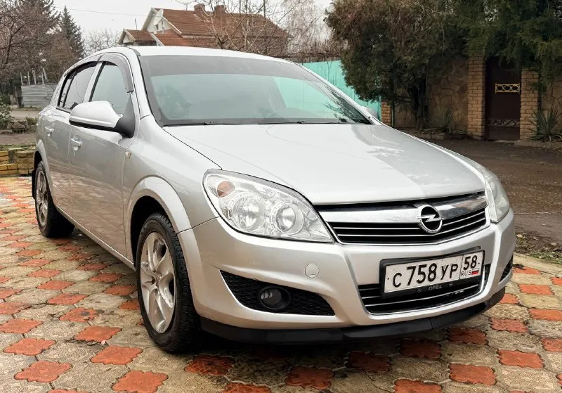 Продам opel astra 2012 года 1.6 115 л. с механика бензин газ евро 4 пробег 190 т у авто 2 собственника сервизные книги состояние абсолютно без вложений что по кузову что по технике достойный автомобиль в хорошей комплектации дачки света климат подогревы авто запуск сигнализация starlain парктроники музыка лед в туманках хорошая зимняя резина автотека зеленая по за просу скину цена 620т реальному покупателю торг +79494528517 - фотография - 3