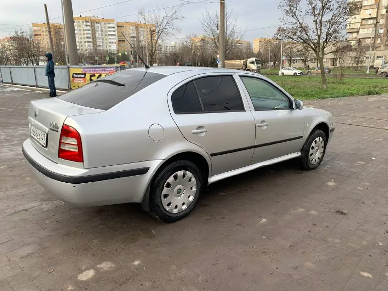Skoda octavia 1.9 dti год 2006 авто в хорошем состоянии по факту два хозяина была в одной семье двигатель работает хорошо масло не ест движок сухой ходовка только после ремонта много чего поменял кузов почти весь в заводском окрасе есть комплект зимы шиповка пробег 237т остальные вопросы по телефону пишите г. мариуполь цена 570т +79895279194 - фотография - 3