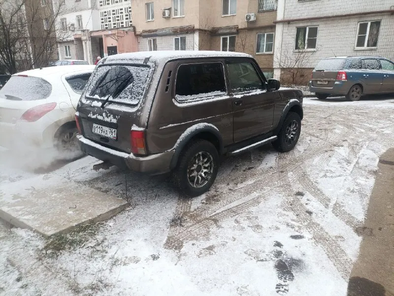 Продам ваз 212140 от собственника 2017 год 158т. п. комплектация: абс гидроусилитель конционер электо зеркала с подогревом подогревы сидений перебранная ходовая новый акб ревизия кпп и раздатки новые ступичные подшипник двери и арки зашумленные стоит сигнализация стар лайн все светится печка греет подробнее +79494919566 570т. р торг - фотография - 4