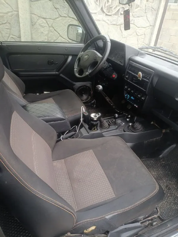 Продам ваз 212140 от собственника 2017 год 158т. п. комплектация: абс гидроусилитель конционер электо зеркала с подогревом подогревы сидений перебранная ходовая новый акб ревизия кпп и раздатки новые ступичные подшипник двери и арки зашумленные стоит сигнализация стар лайн все светится печка греет подробнее +79494919566 570т. р торг - фотография - 6