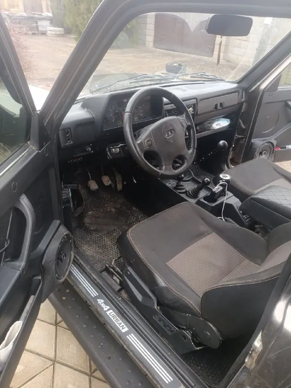 Продам ваз 212140 от собственника 2017 год 158т. п. комплектация: абс гидроусилитель конционер электо зеркала с подогревом подогревы сидений перебранная ходовая новый акб ревизия кпп и раздатки новые ступичные подшипник двери и арки зашумленные стоит сигнализация стар лайн все светится печка греет подробнее +79494919566 570т. р торг - фотография - 7