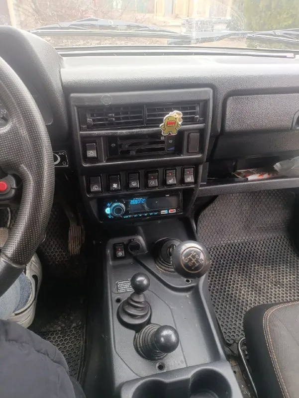 Продам ваз 212140 от собственника 2017 год 158т. п. комплектация: абс гидроусилитель конционер электо зеркала с подогревом подогревы сидений перебранная ходовая новый акб ревизия кпп и раздатки новые ступичные подшипник двери и арки зашумленные стоит сигнализация стар лайн все светится печка греет подробнее +79494919566 570т. р торг - фотография - 8