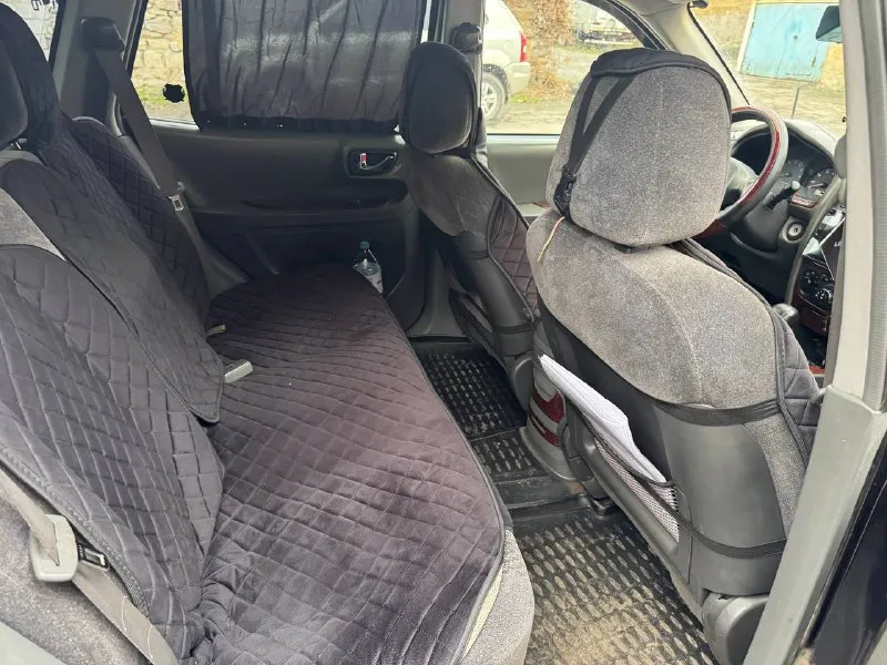 Продам hyundai santa fe 2003год. машина в достойном состоянии. 2.4 бензин. по машине всё работает. новая зимняя резина, второй комплект летней резины на дисках. с переоформлением. машина находится в донецке. цена 520.000р. все подробности по телефону +79493820834. - фотография - 5