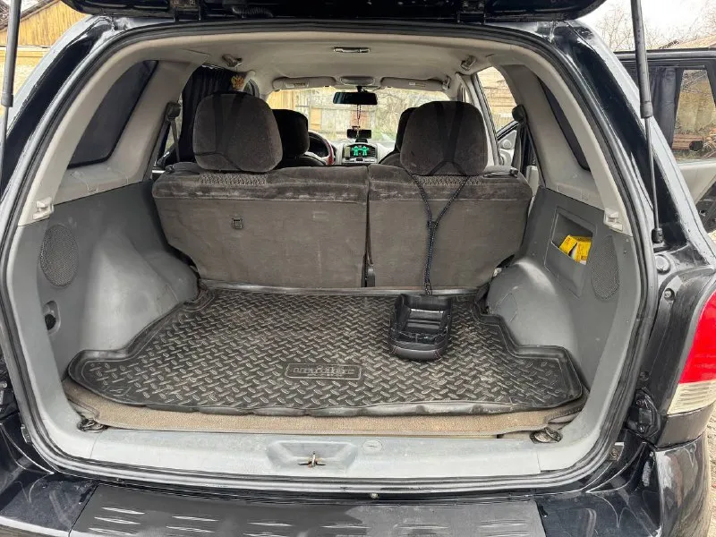 Продам hyundai santa fe 2003год. машина в достойном состоянии. 2.4 бензин. по машине всё работает. новая зимняя резина, второй комплект летней резины на дисках. с переоформлением. машина находится в донецке. цена 520.000р. все подробности по телефону +79493820834. - фотография - 6