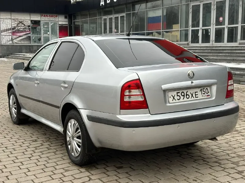 Продам skoda octavia tour объём 1.6 год выпуска 2008 пробег 208 000 тысячи в хорошем состоянии двигатель работает идеально, не дымит, не троит, масло не ест, кузов без гнили, ржавчин, вмятин, коробка работает идеально, по комплектации имеется климат контроль заправлен работает бортовой компьютер лэ стекло подъёмники и многое другое цена 495 000 +79493943583 - фотография - 4