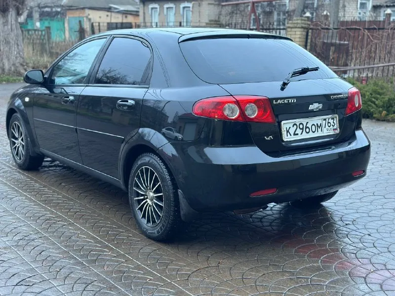 Продам chevrolet lacetti объем 1.6 год выпуска 2007 пробег 193000 в идеальном состоянии, без рыжиков, вмятин, царапин, двигатель работает идеально, не дымит, не троит, масло не ест, коробка переключается без хрустов, не выбивает, кондиционер заправлен работает, цена 495 000 остальные вопросы по телефону +79493943583 - фотография - 4