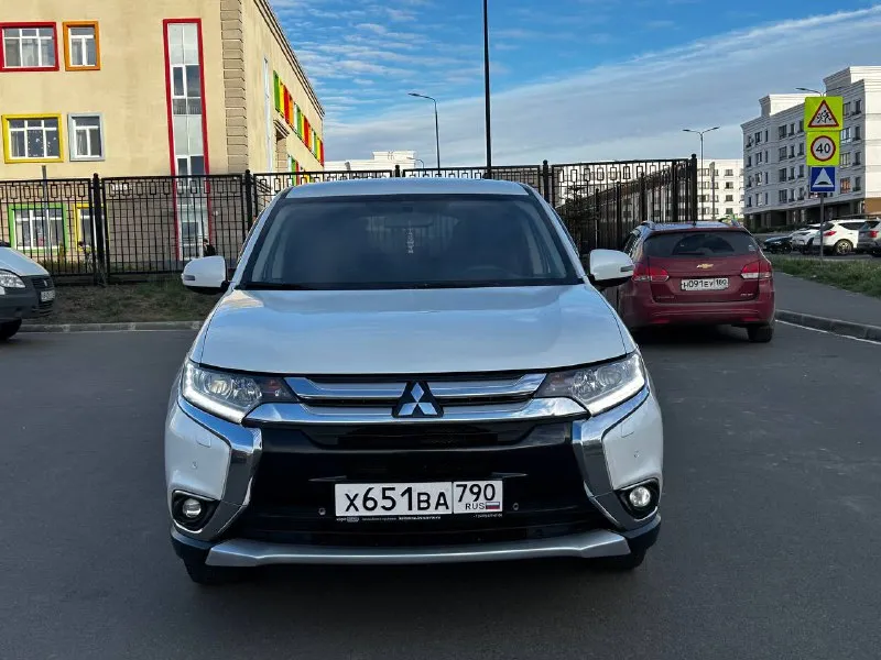 Mitsubishi outlander 2016 2.0 at -коробка автомат -пробег 127000 -цена: 1.580000₽ -мариуполь -тел: +79495877152 автомобиль в отличном состоянии. реальный не скрученный пробег, кузов без дефектов. двигатель работает идеально, коробка переключается плавно без пинков, ходовая часть без нареканий. климат-контроль, круиз-контроль, подогрев сидений, диодная оптика, литые диски, новая зимняя резина липучка, два ключа, автозапуск. без вложений, звоните! - фотография - 2