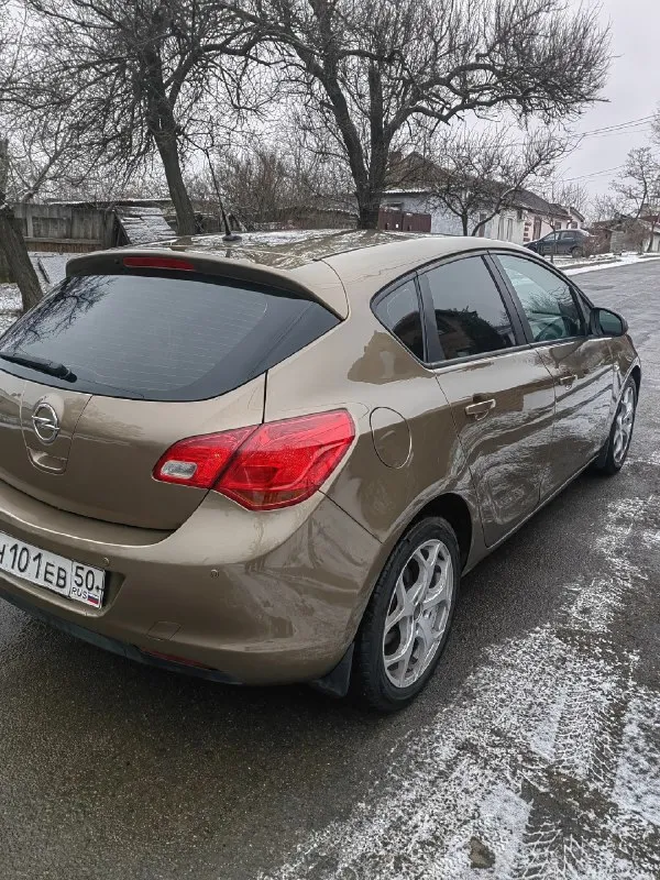 Продам opel astra j год 2013 двигатель 1.6 коробка передач автомат полноценный пробег 160 тысяч автомобиль в отличном состояние без гнили и ржавчины двигатель без нареканий масле не ест коробка передач без пинков рывков ходовая на отлично без вложений комплектация :раздельный климат контроль, 4 эл. стеклоподъемника, электро зеркала, подогрев сидений, круиз контроль, парктроники и многое другое. юридически чистый автомобиль авто никогда не участвовал в дтп, автотека зеленая готов на любые проверки авто реально без вложений сел поехал переоформление в мрэо осмотр г. донецк цена 750 торг реальному покупателю номер для связи +79490893757 📞 звоните: +7(949)0893757 - фотография - 5